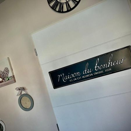 Logement Privatif Avec Jacuzzi Apartamento Bergues Exterior foto