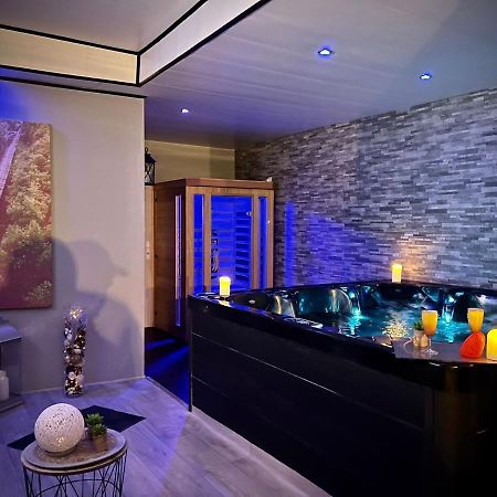 Logement Privatif Avec Jacuzzi Apartamento Bergues Exterior foto