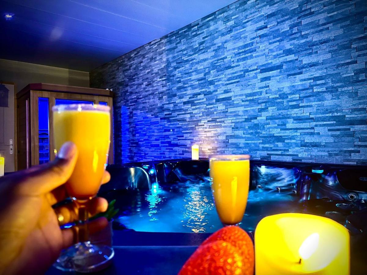 Logement Privatif Avec Jacuzzi Apartamento Bergues Exterior foto