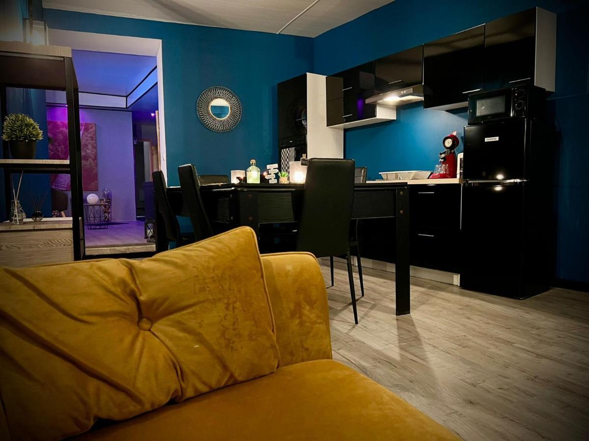 Logement Privatif Avec Jacuzzi Apartamento Bergues Exterior foto