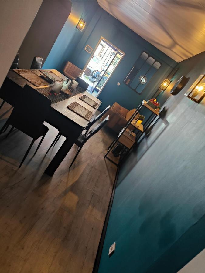 Logement Privatif Avec Jacuzzi Apartamento Bergues Exterior foto